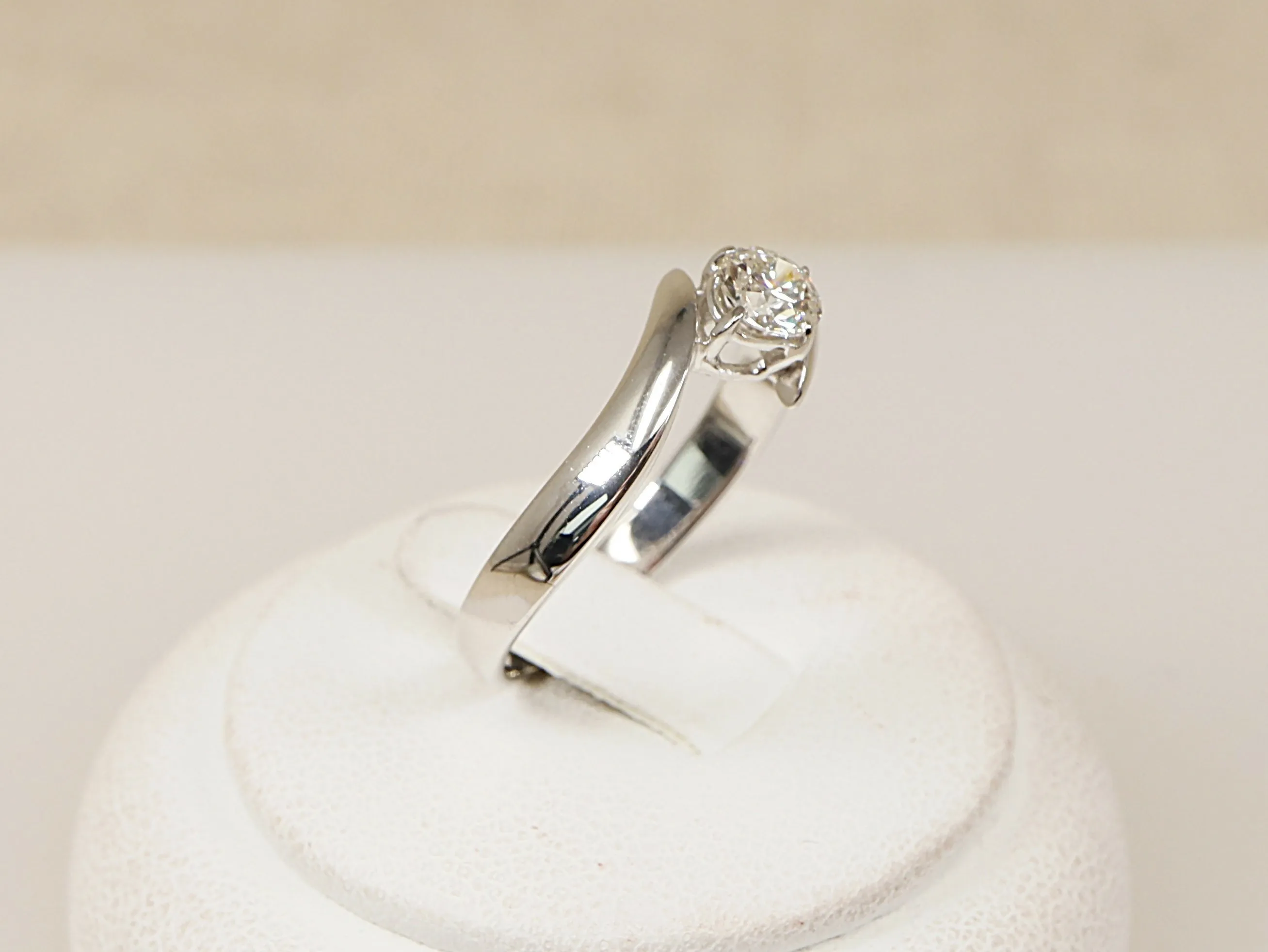 18ct White Gold Diamond Solitaire Ring