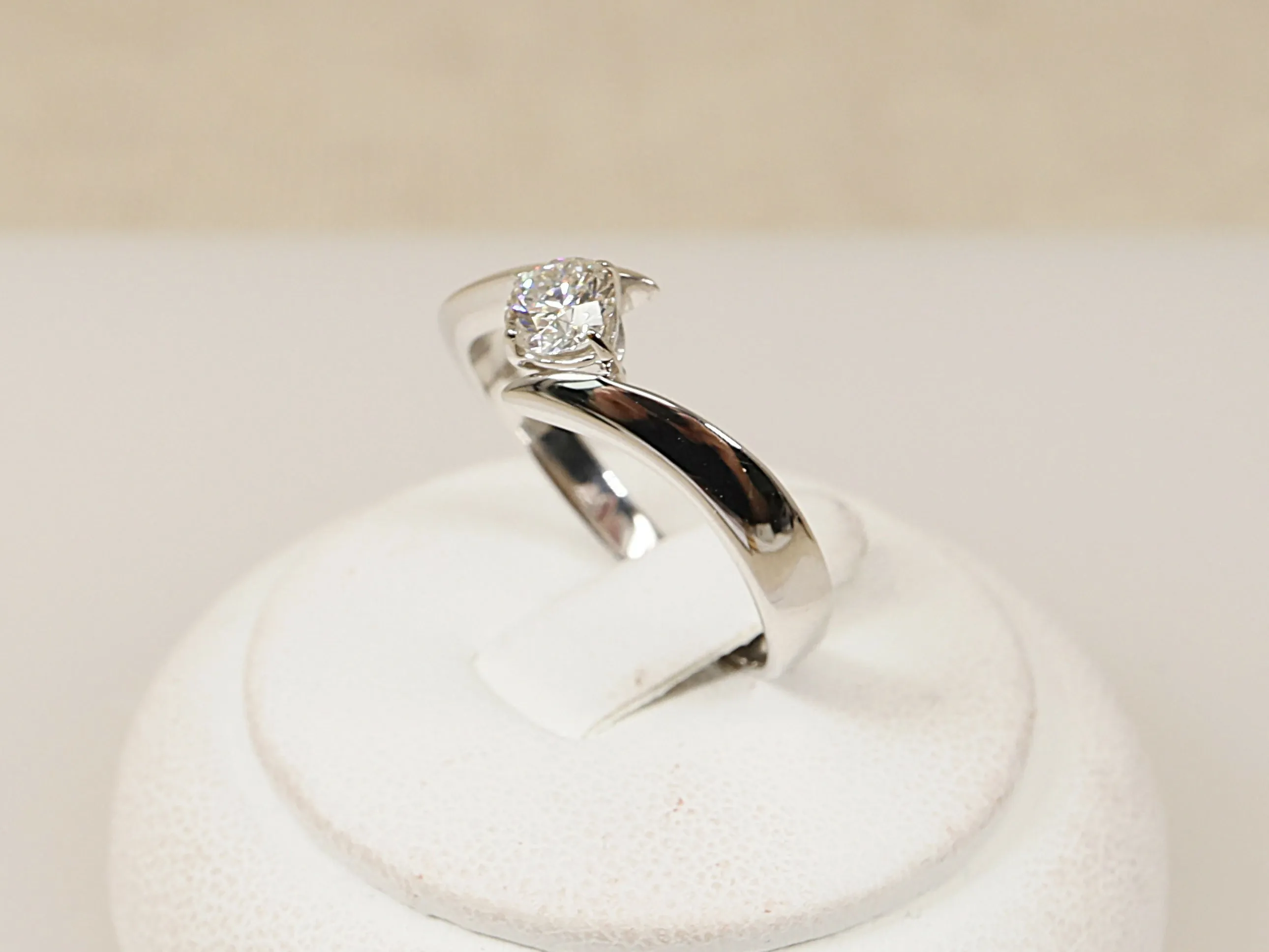 18ct White Gold Diamond Solitaire Ring