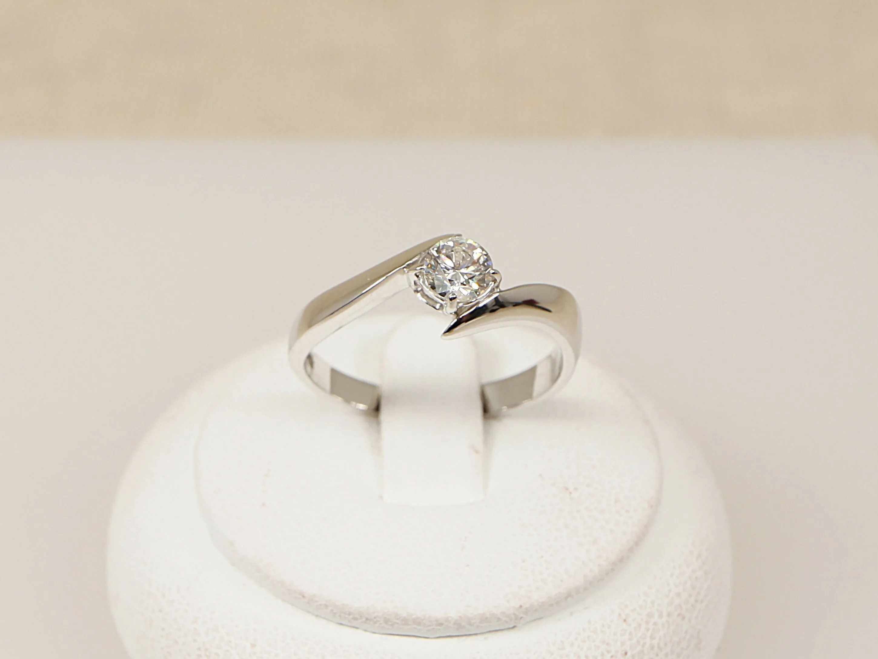 18ct White Gold Diamond Solitaire Ring