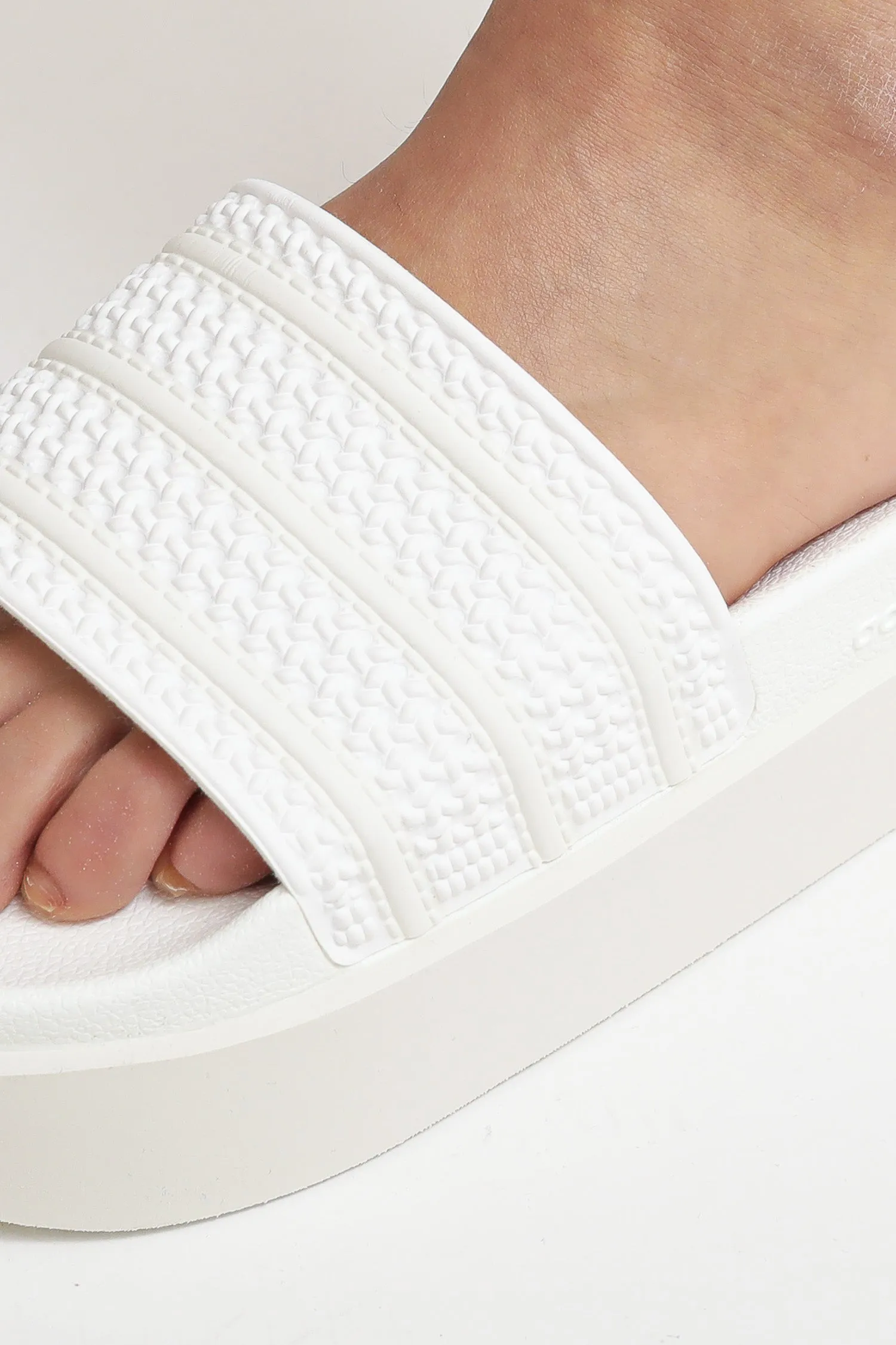 Adilette Bonega W - White