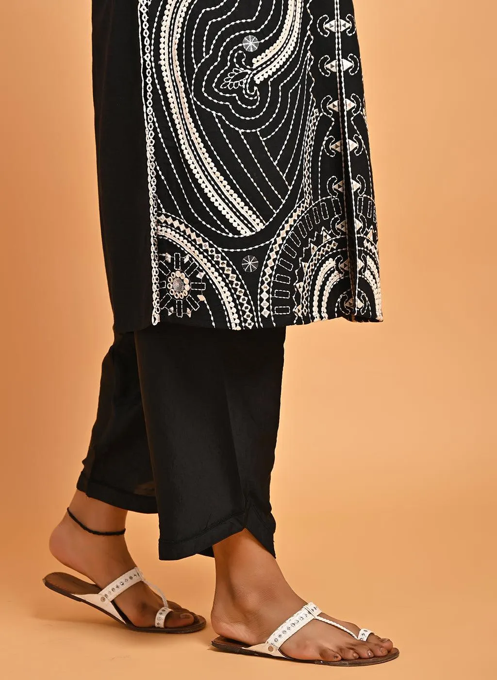 Black Straight Embroidered Kurta with 3/4th Sleeves