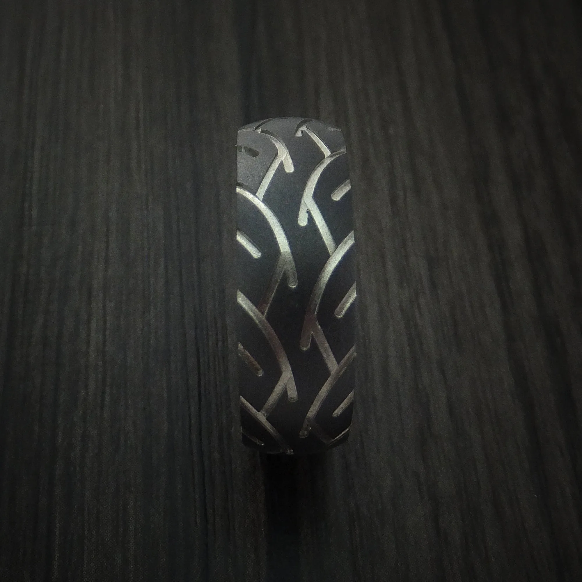 Black Titanium Men's Ring Textured Tread Pattern Band