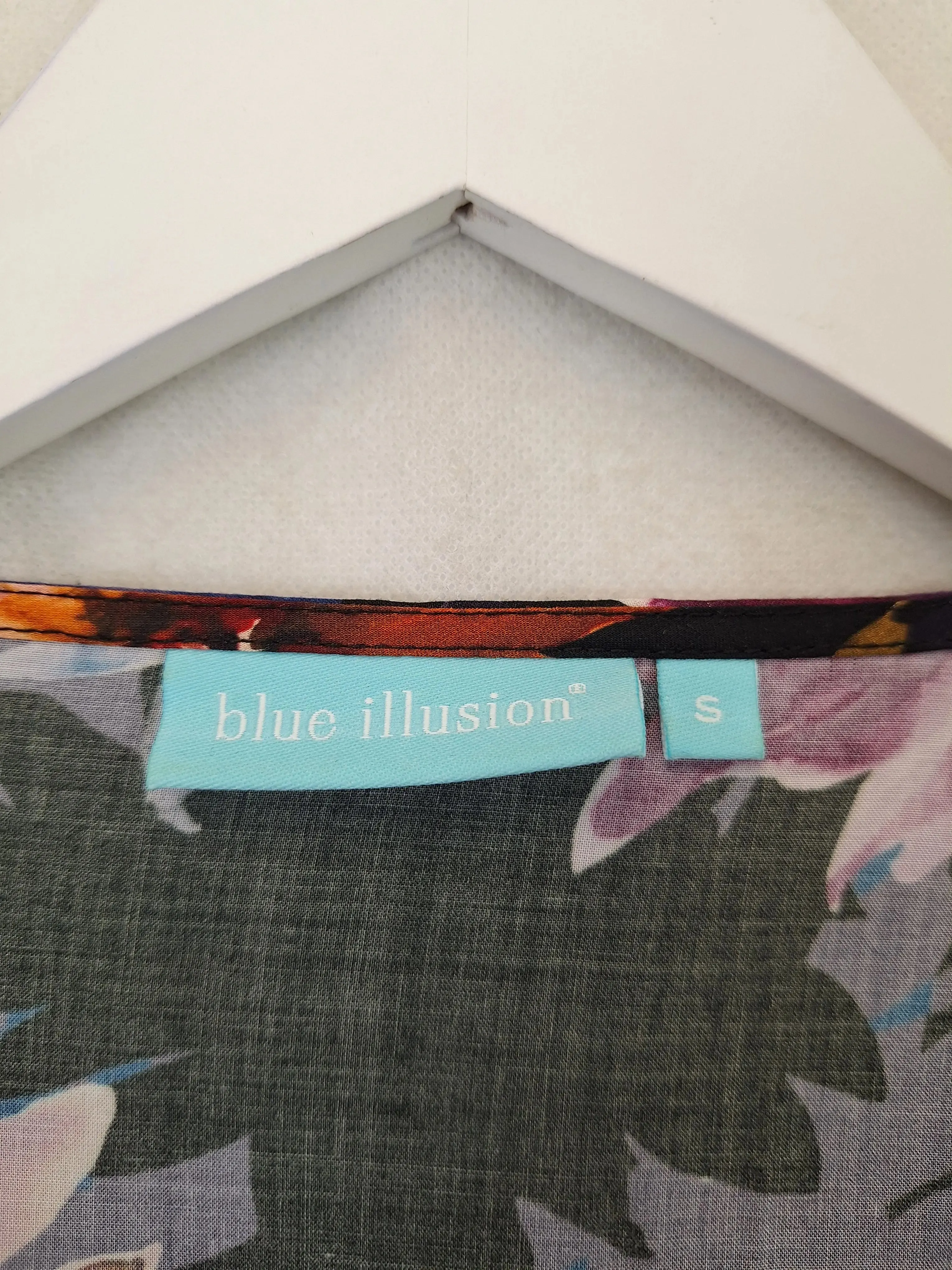 Blue Illusion Midnight Lakes Floral Top Size S
