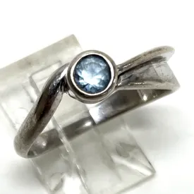 Sterling Silver Solitaire Ring w/ Blue Topaz Stone Size 8, 2.71g