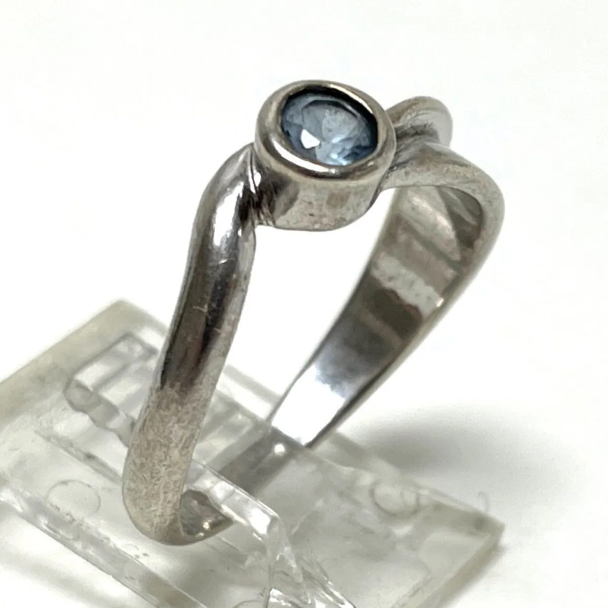 Sterling Silver Solitaire Ring w/ Blue Topaz Stone Size 8, 2.71g
